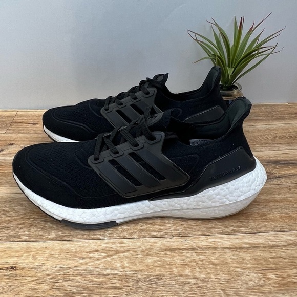 Adidas UltraBoost 21 Running Shoe sz 8.5 - Picture 3 of 10